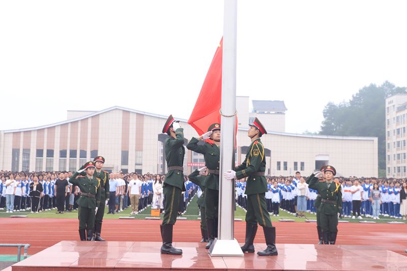 開學(xué)第一課，安全系學(xué)生 ——新晃恒雅高級(jí)中學(xué)開展入學(xué)安全教育活動(dòng)