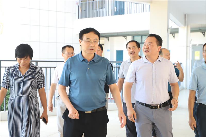 縣委副書記、縣長陸志前一行蒞臨我校調(diào)研指導(dǎo)工作